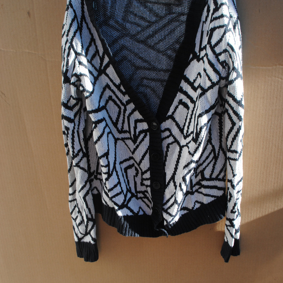 L black and white pattern charlotte ruse - Picture 2 of 7